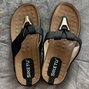 SIKETU Women’s Black and Tan Casual Thong Sandals